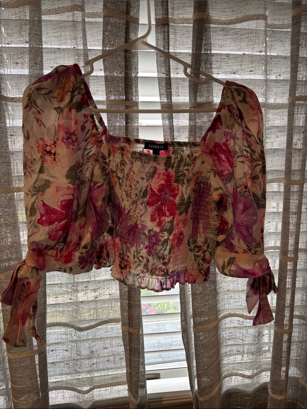 Express Floral Smocked Puff Sleeve Crop Top — Pink & Green